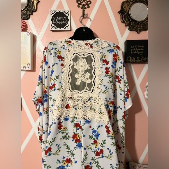 Love Ryan Los Angeles Other - Floral Lace Kimono